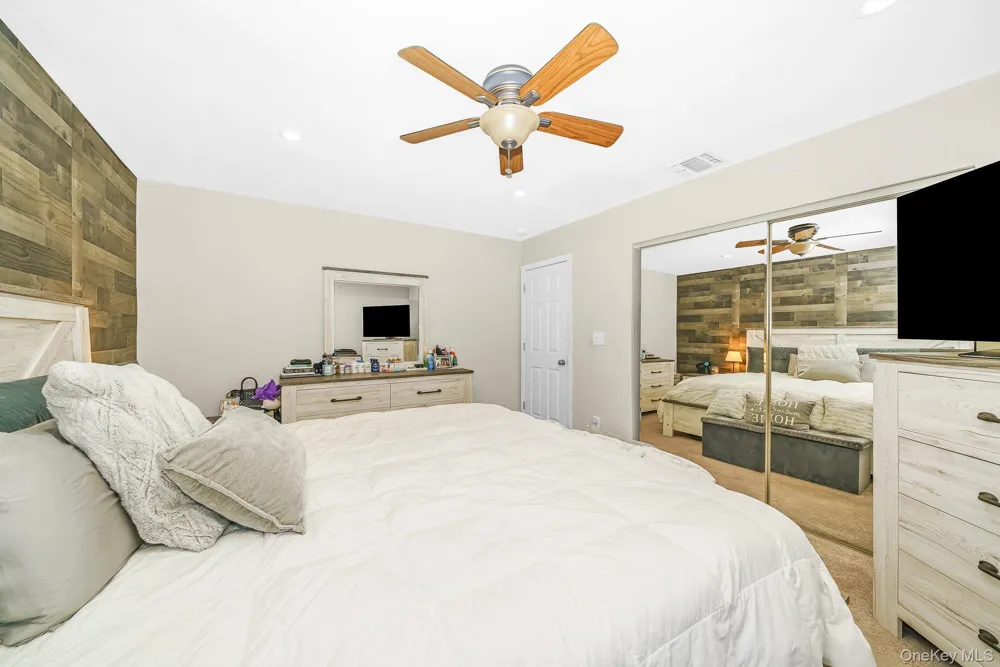 341 Avenue B Ronkonkoma, NY 11779