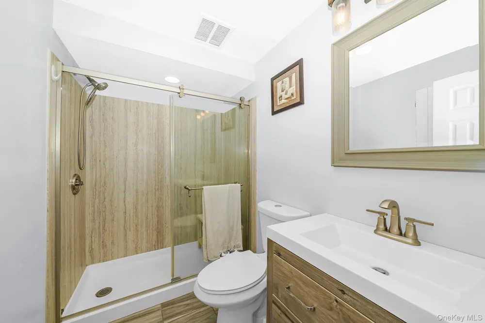 341 Avenue B Ronkonkoma, NY 11779