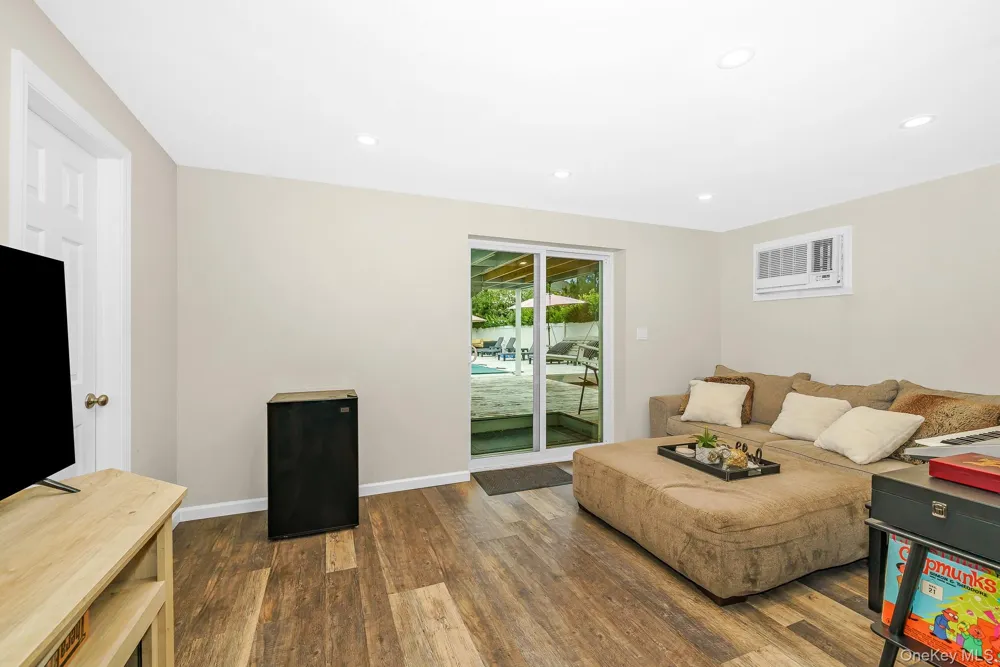 341 Avenue B Ronkonkoma, NY 11779