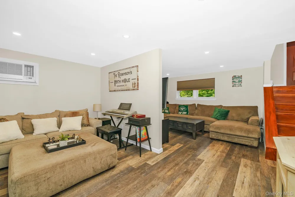 341 Avenue B Ronkonkoma, NY 11779