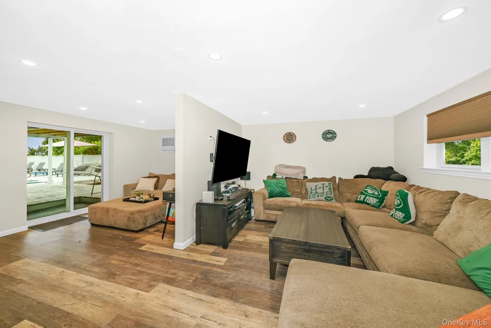 341 Avenue B Ronkonkoma, NY 11779