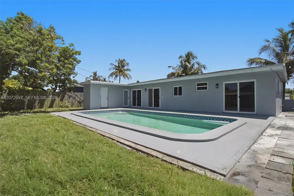 2250 Gulfstream Dr Miramar, FL 33023