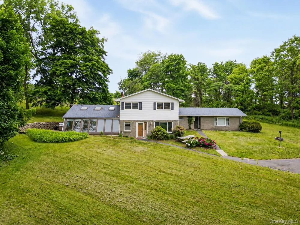 21 Courts Lane Hudson, NY 12534