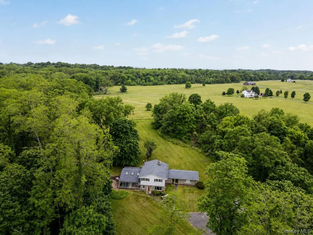 21 Courts Lane Hudson, NY 12534