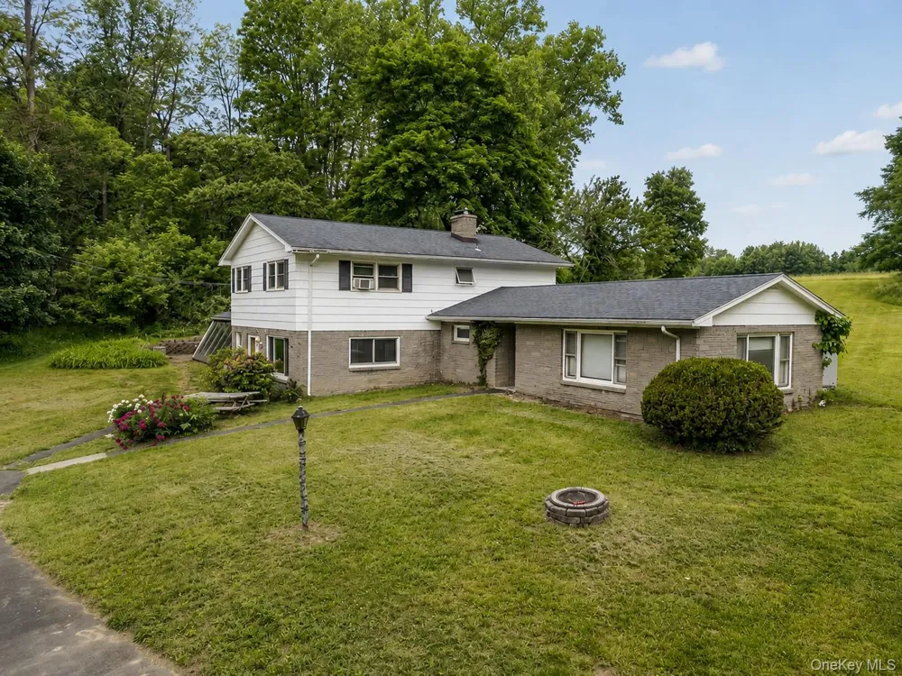 21 Courts Lane Hudson, NY 12534