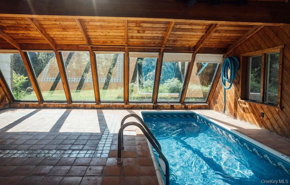 21 Courts Lane Hudson, NY 12534