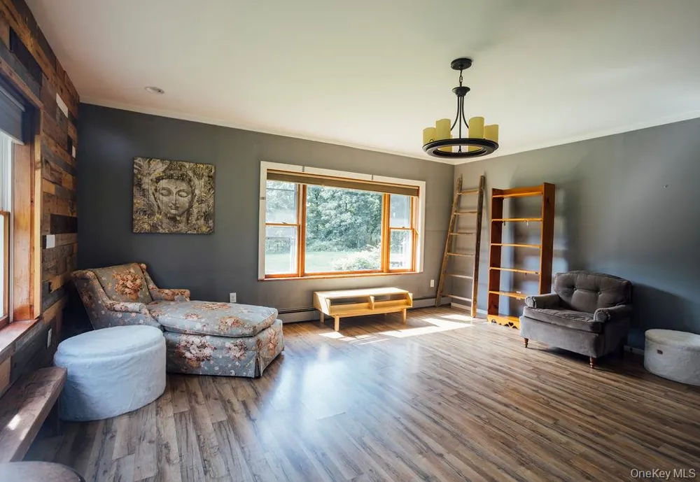 21 Courts Lane Hudson, NY 12534