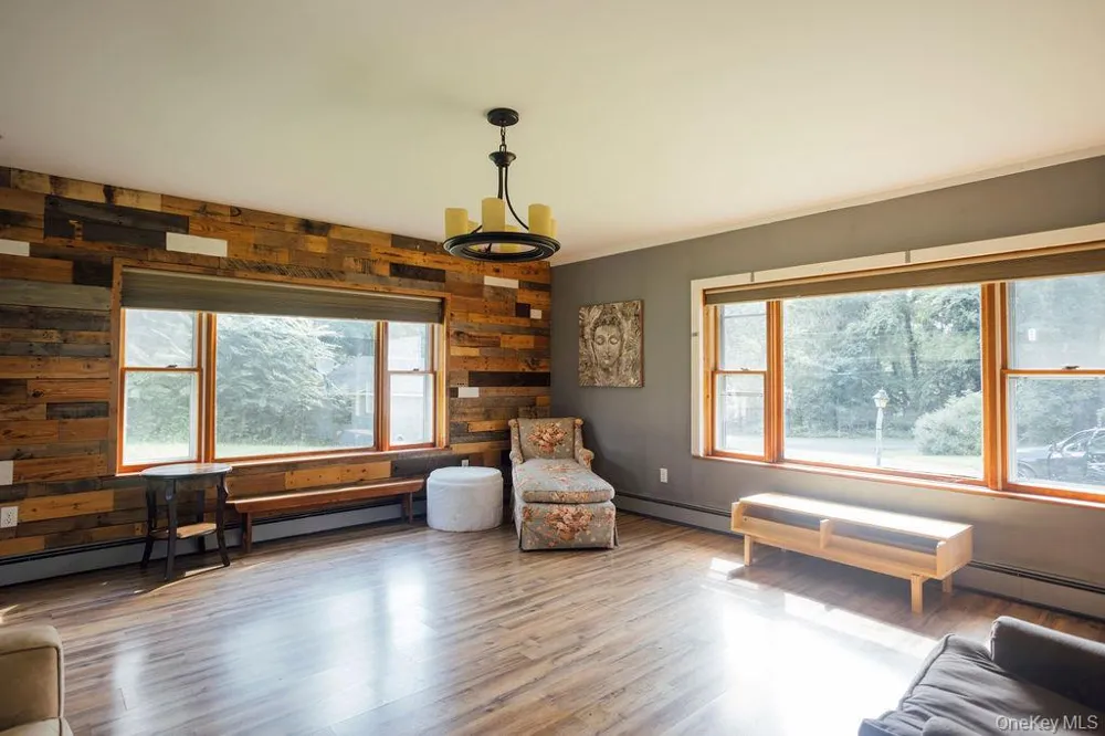 21 Courts Lane Hudson, NY 12534