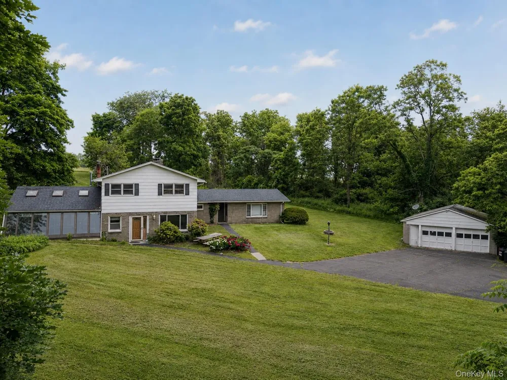 21 Courts Lane Hudson, NY 12534