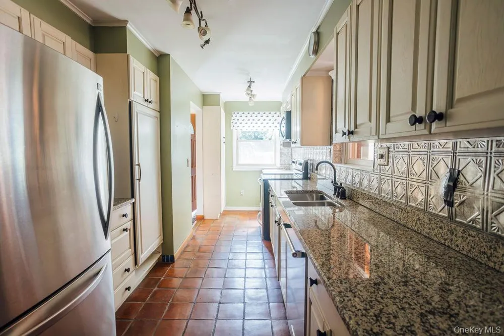 21 Courts Lane Hudson, NY 12534
