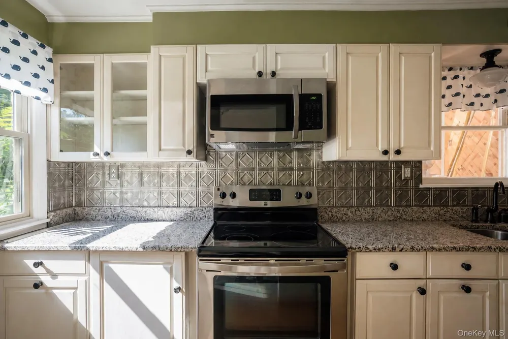 21 Courts Lane Hudson, NY 12534