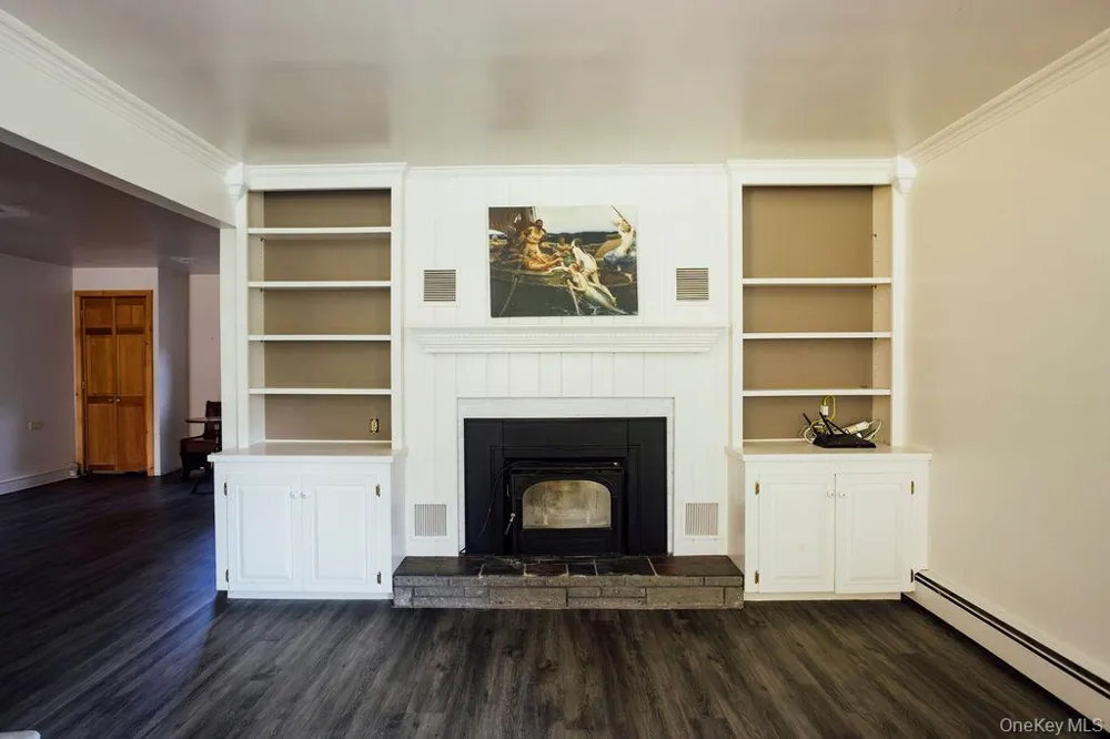 21 Courts Lane Hudson, NY 12534