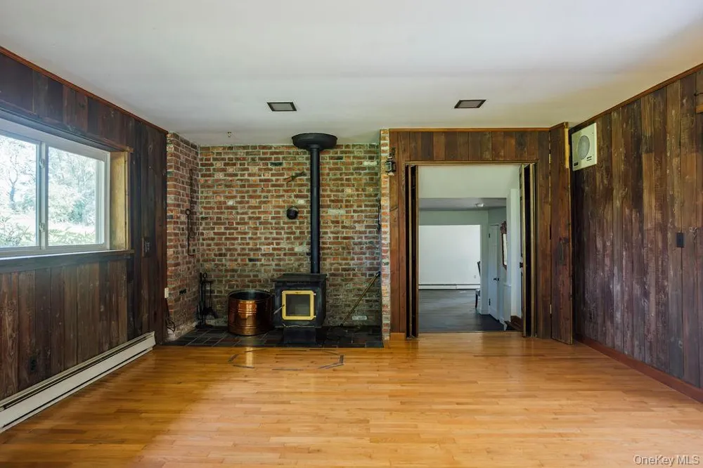 21 Courts Lane Hudson, NY 12534