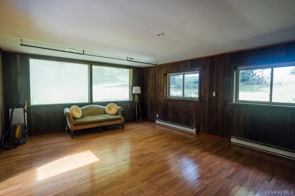 21 Courts Lane Hudson, NY 12534