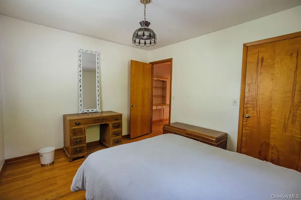 21 Courts Lane Hudson, NY 12534