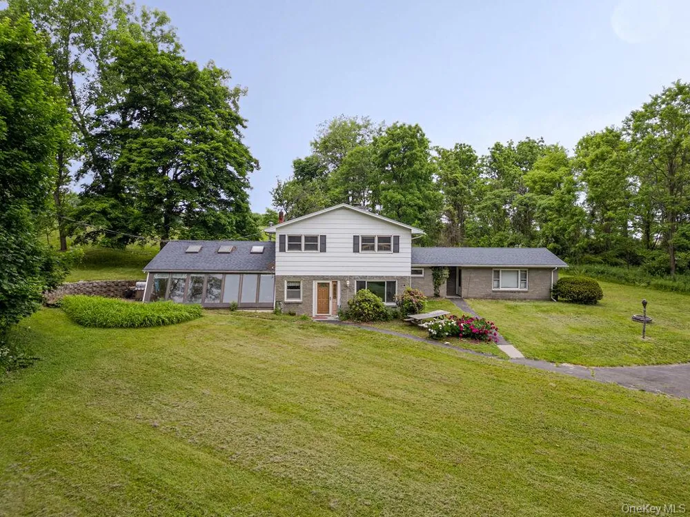 21 Courts Lane Hudson, NY 12534