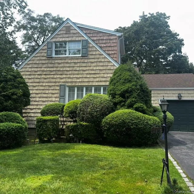 18 W GAYLORE DRIVE Amityville, NY 11701