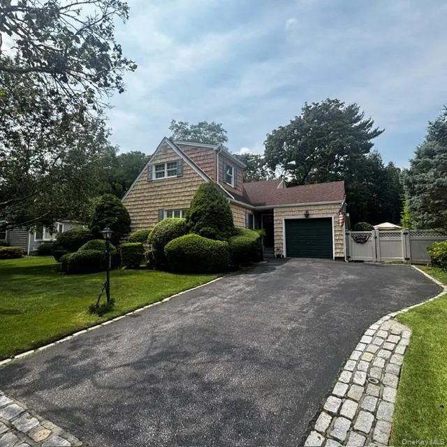 18 W GAYLORE DRIVE Amityville, NY 11701