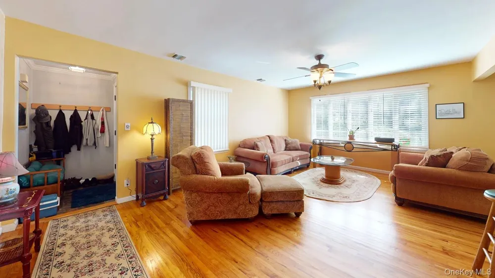 18 W GAYLORE DRIVE Amityville, NY 11701