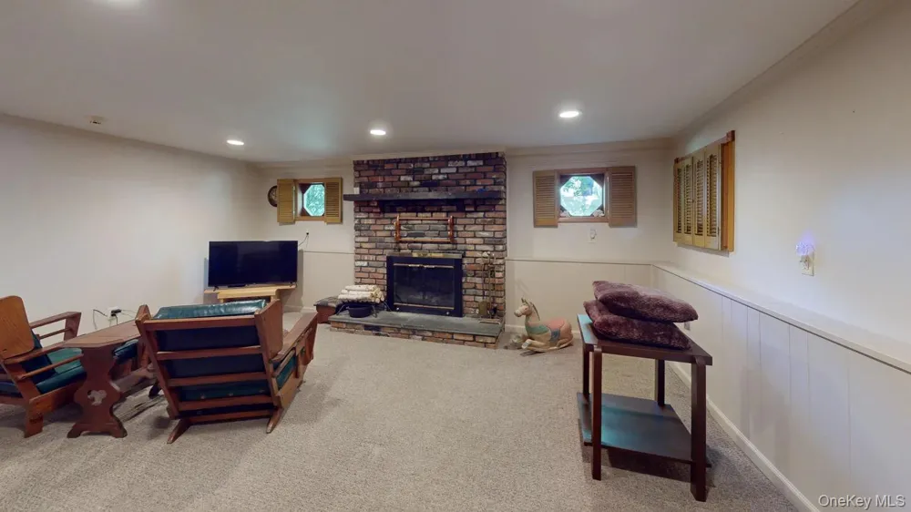 18 W GAYLORE DRIVE Amityville, NY 11701