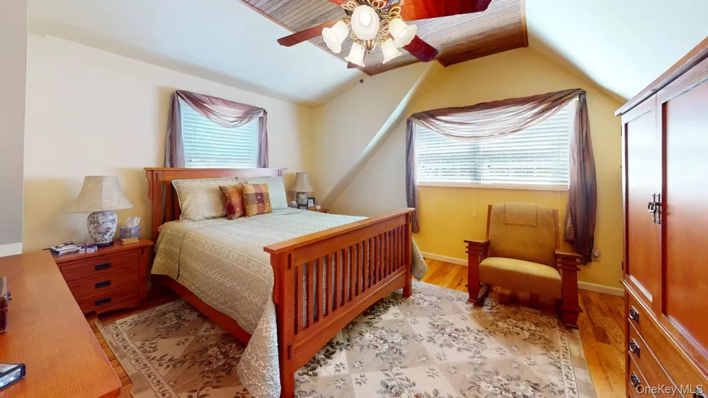 18 W GAYLORE DRIVE Amityville, NY 11701