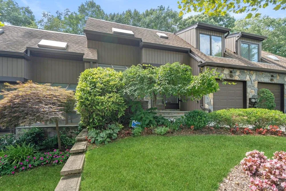 11 Pony Circle Roslyn Heights, NY 11577
