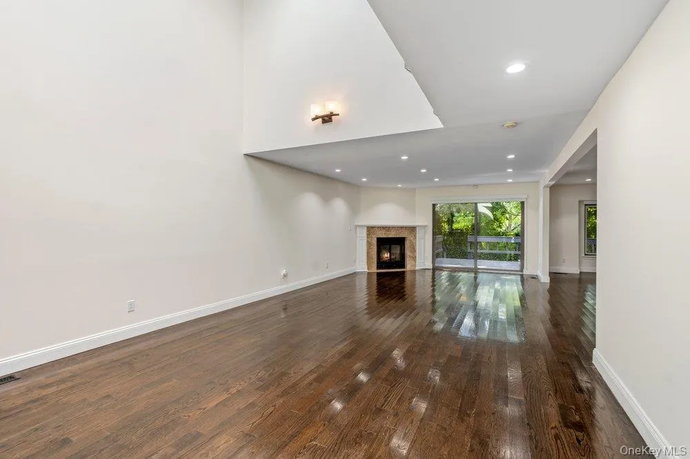 11 Pony Circle Roslyn Heights, NY 11577