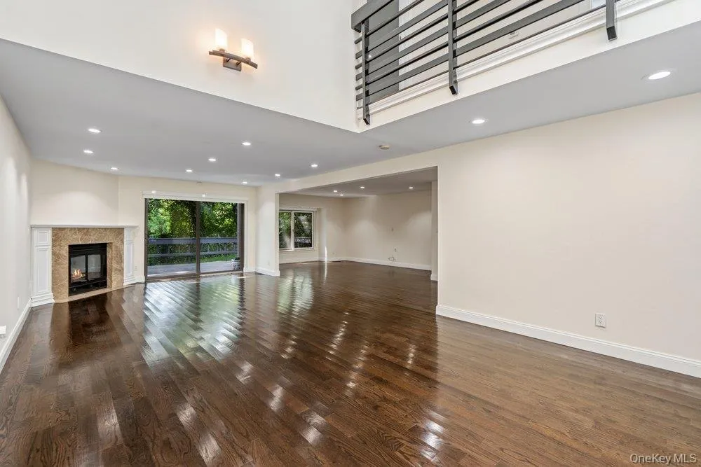 11 Pony Circle Roslyn Heights, NY 11577