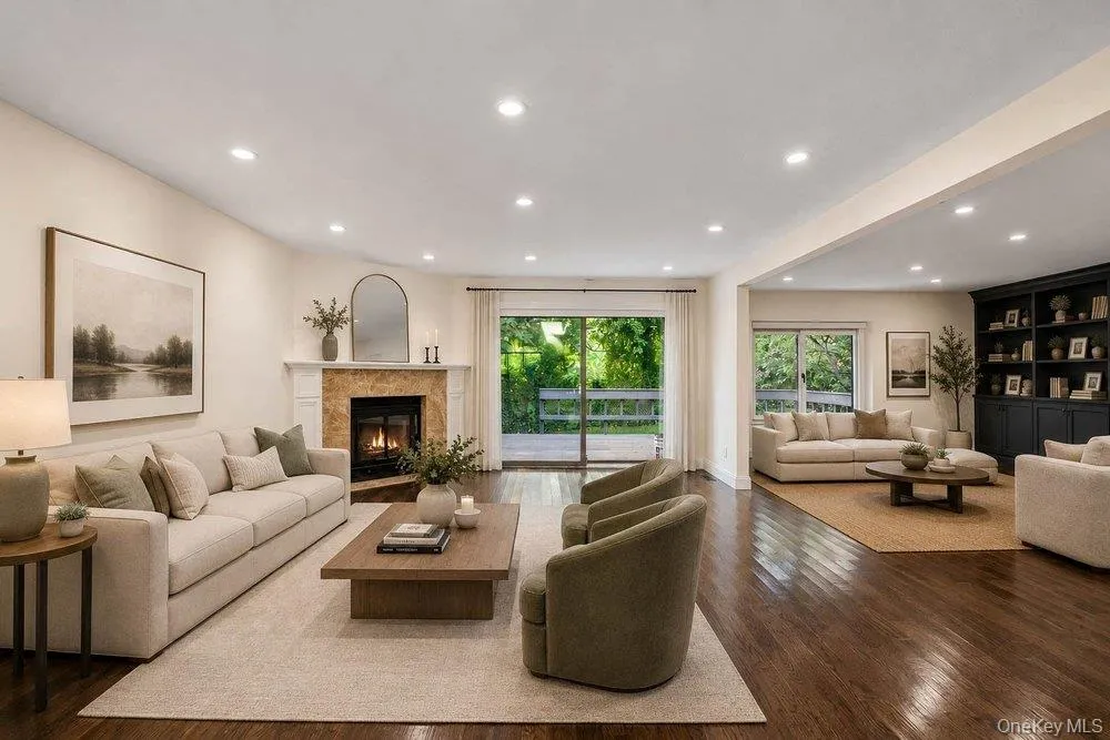 11 Pony Circle Roslyn Heights, NY 11577