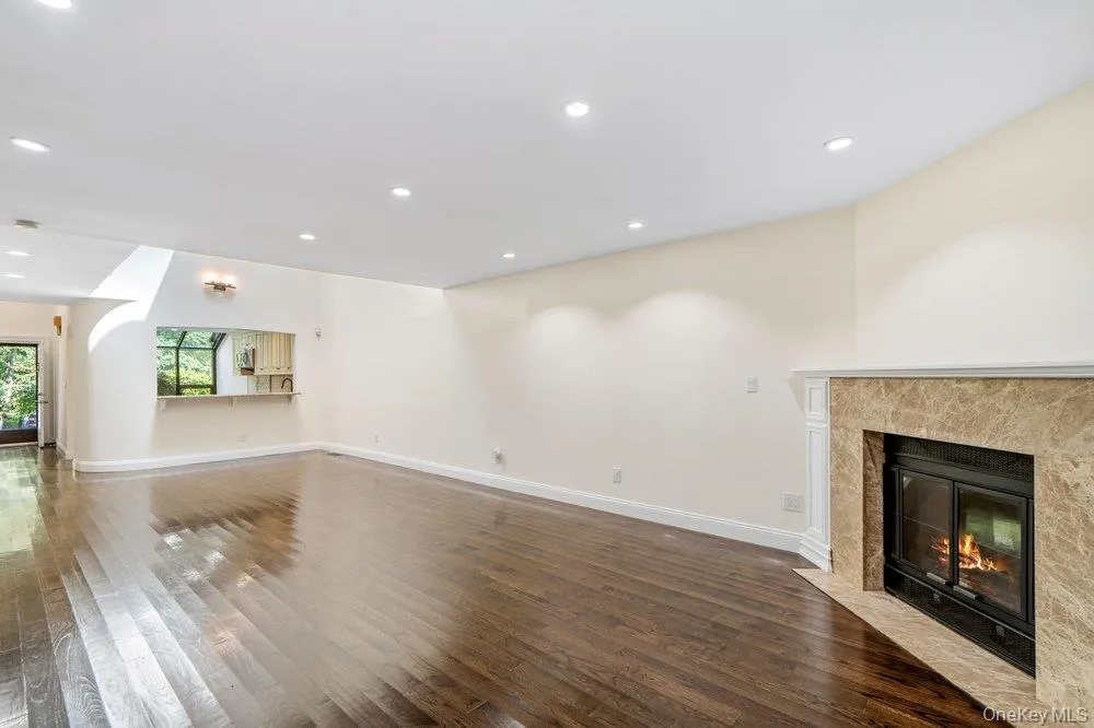 11 Pony Circle Roslyn Heights, NY 11577