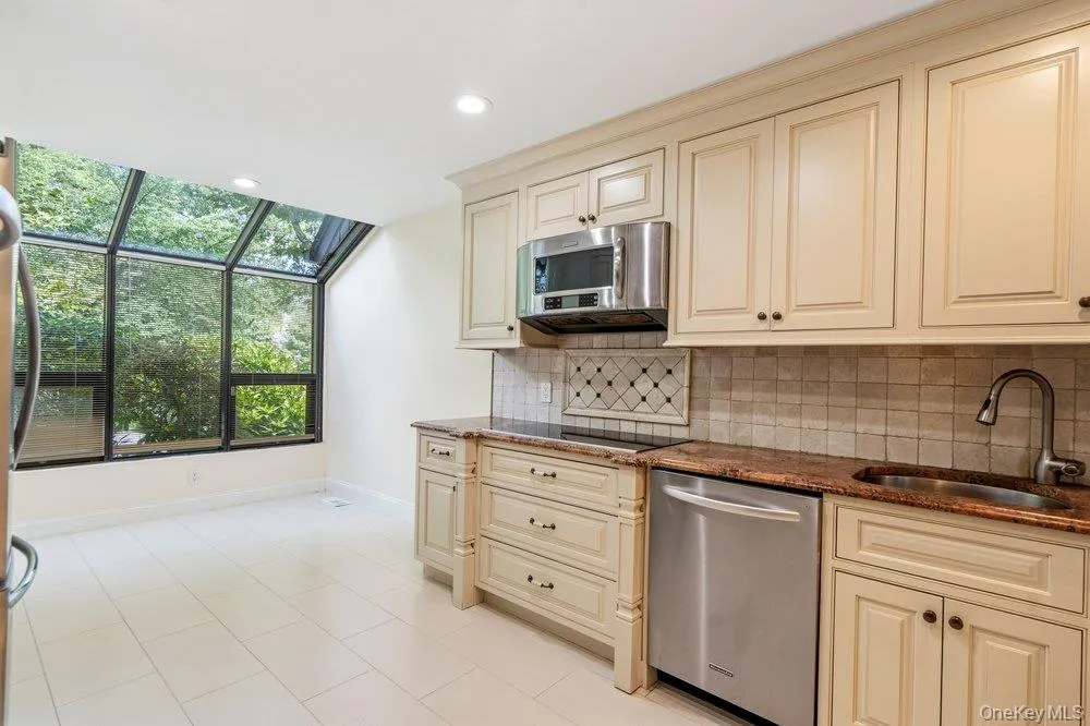 11 Pony Circle Roslyn Heights, NY 11577