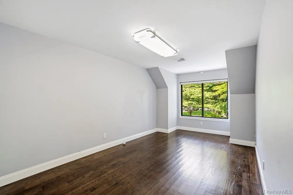11 Pony Circle Roslyn Heights, NY 11577