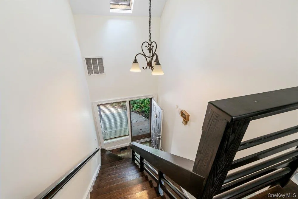 11 Pony Circle Roslyn Heights, NY 11577