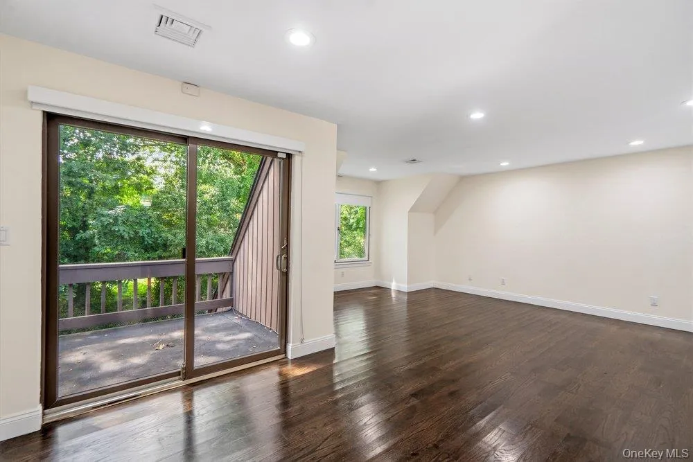 11 Pony Circle Roslyn Heights, NY 11577
