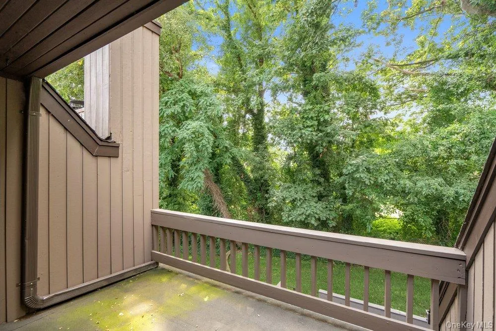 11 Pony Circle Roslyn Heights, NY 11577