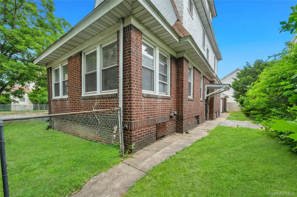 104-04 202nd Street Saint Albans, NY 11412