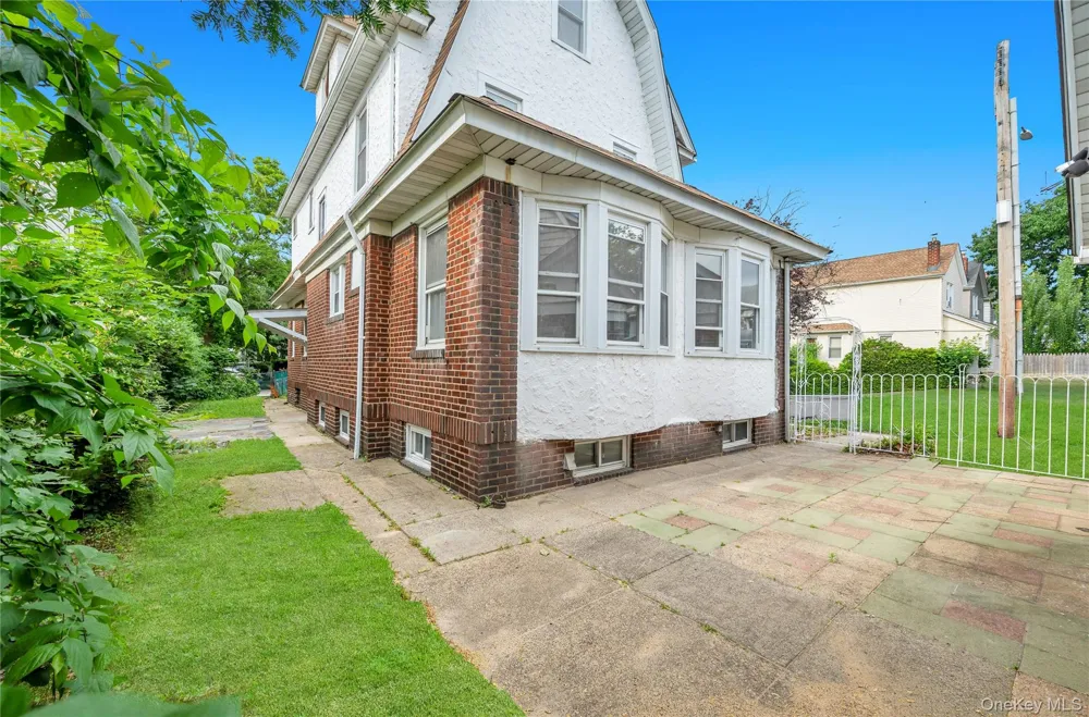 104-04 202nd Street Saint Albans, NY 11412