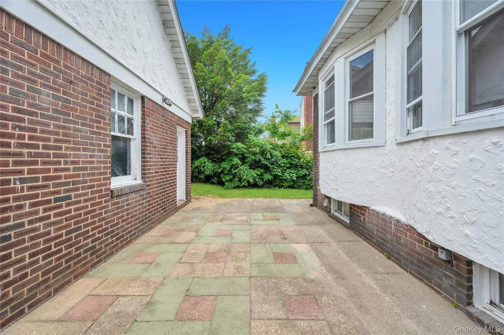 104-04 202nd Street Saint Albans, NY 11412
