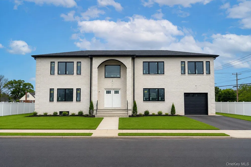 423 Holmes Street Levittown, NY 11756