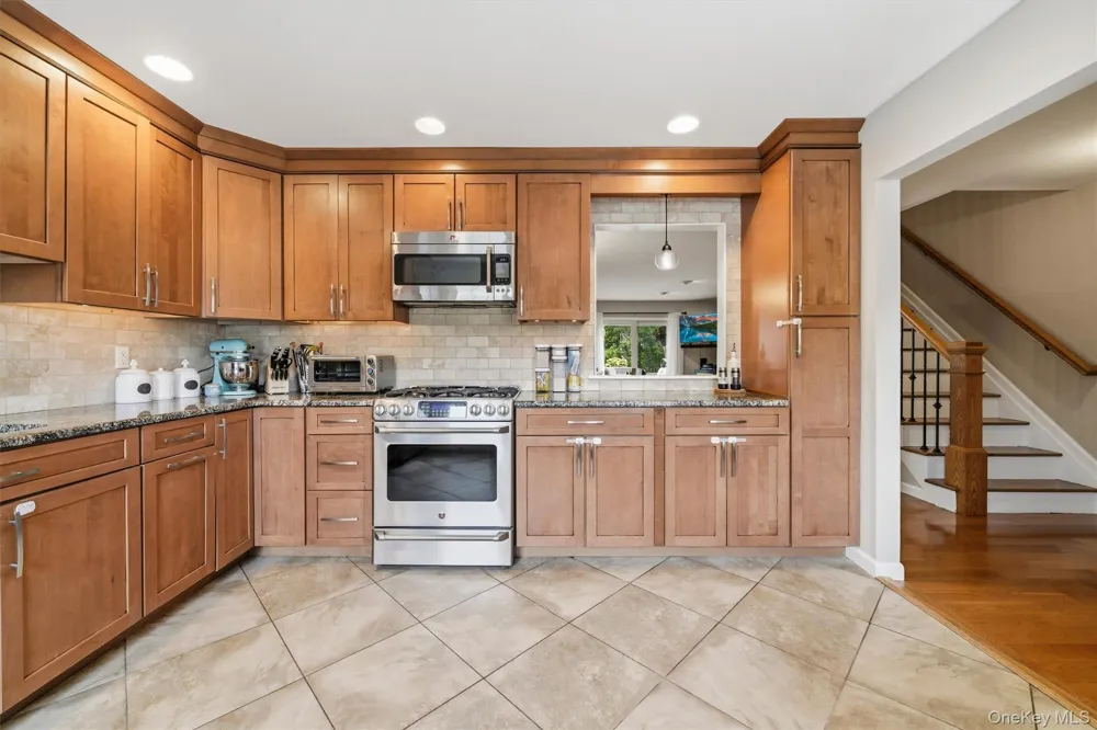 600 Mohawk Court Suffern, NY 10901
