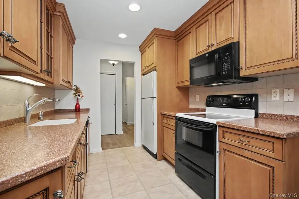 969 Sierra Vista Lane Valley Cottage, NY 10989