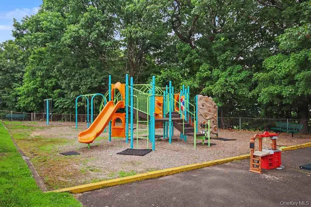 969 Sierra Vista Lane Valley Cottage, NY 10989