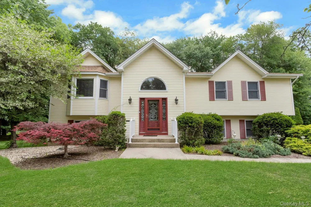 19 Flower Lane Valley Cottage, NY 10989