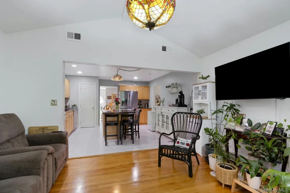 19 Flower Lane Valley Cottage, NY 10989