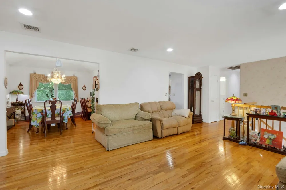 19 Flower Lane Valley Cottage, NY 10989