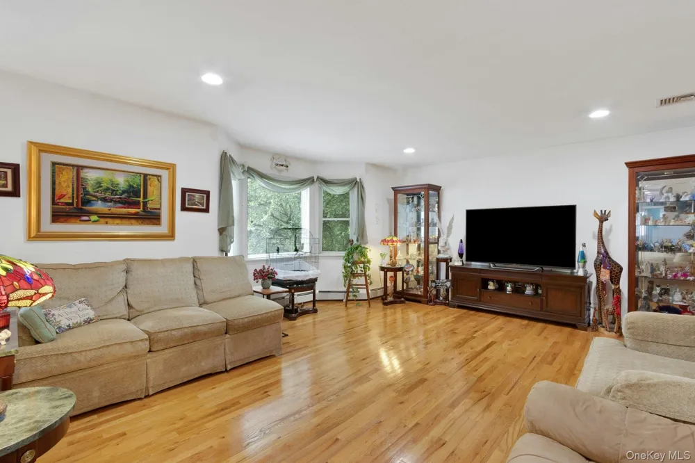 19 Flower Lane Valley Cottage, NY 10989