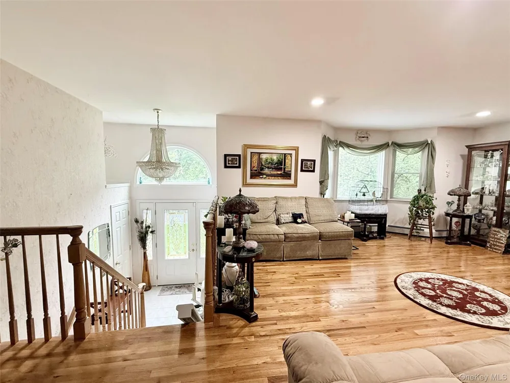 19 Flower Lane Valley Cottage, NY 10989