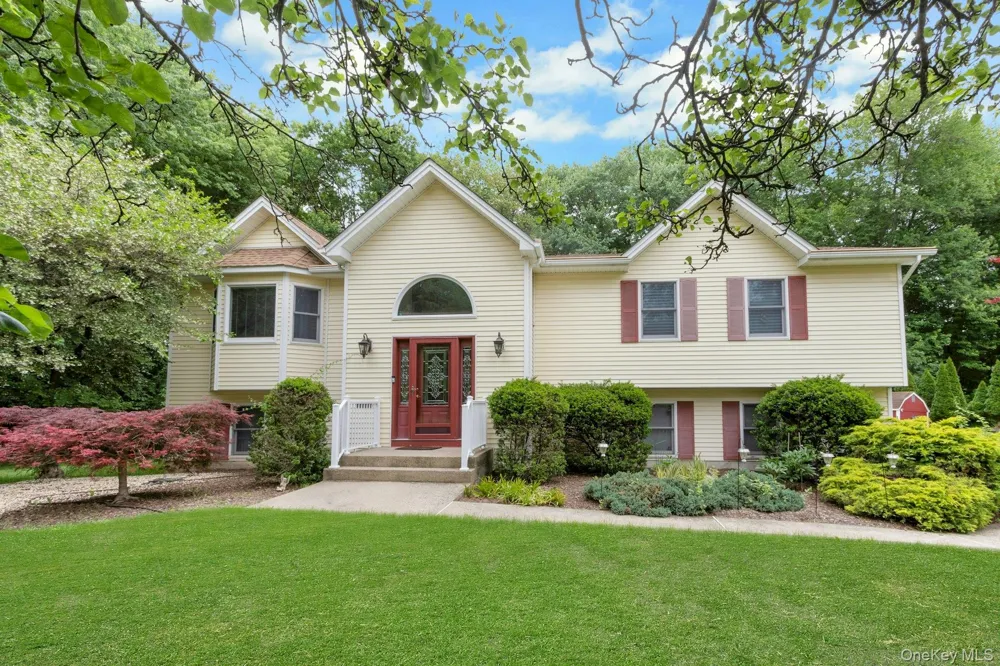 19 Flower Lane Valley Cottage, NY 10989