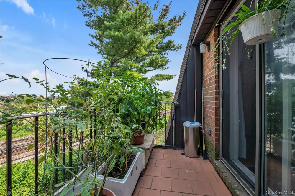 74-49 Calamus Avenue #51 Elmhurst, NY 11373