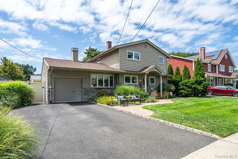 18 Bragg Drive Lake Grove, NY 11755